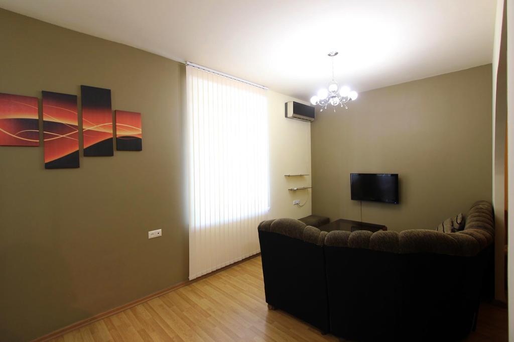 Studio With Balcony On Sayat Nova Avenue エレバン エクステリア 写真