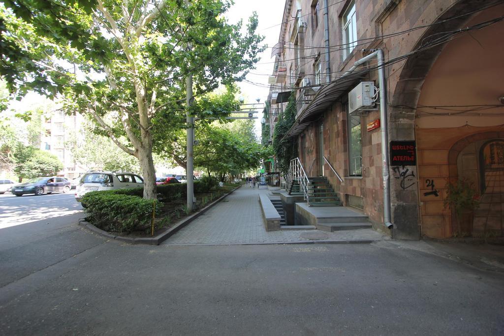 Studio With Balcony On Sayat Nova Avenue エレバン エクステリア 写真
