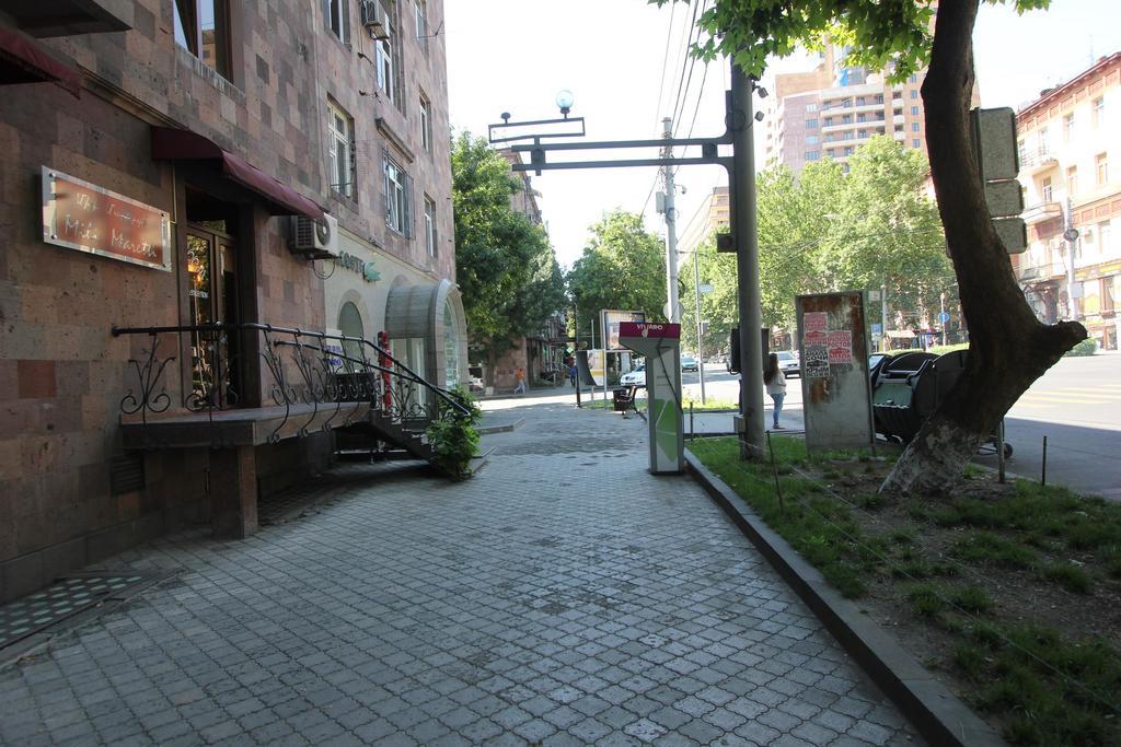 Studio With Balcony On Sayat Nova Avenue エレバン エクステリア 写真